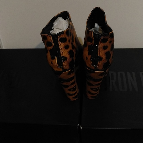 Shoes - Picture 4 of 7